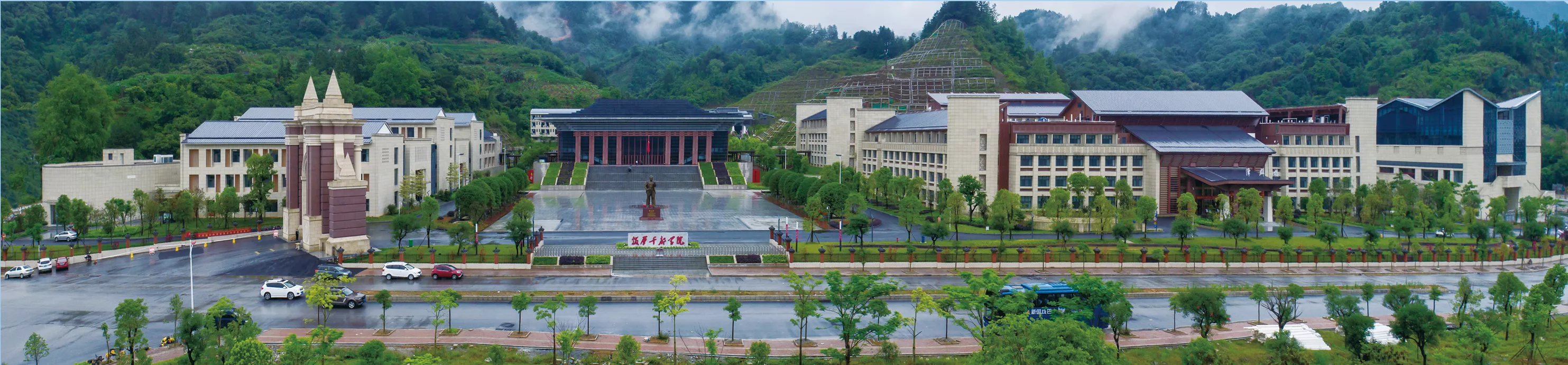 拔群干部学院（中国建筑工程鲁班奖、广西建筑工程真武阁杯奖）